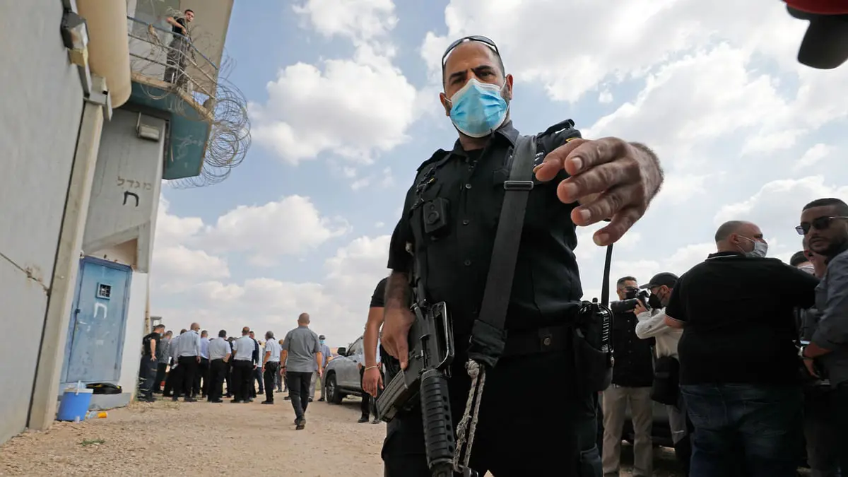 توتر في السجون الإسرائيلية وأسرى فلسطينيون يلوحون بخطوات تصعيدية