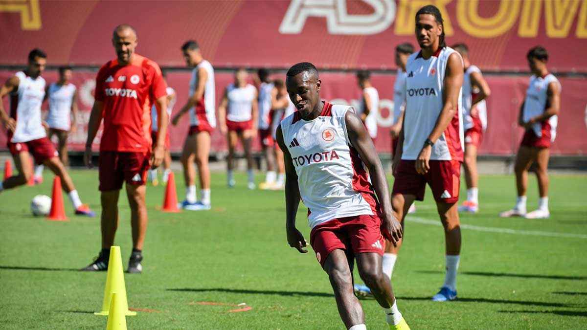 سعود عبد الحميد يثير جدلًا بـ"قلب" لسفيان رحيمي (صورة)