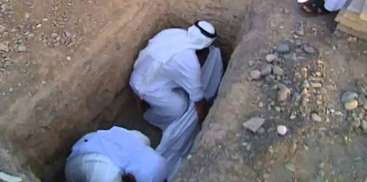 مشهد تمثيلي لتكفين ميت في مخيم دعوي يشعل غضبًا في السعودية