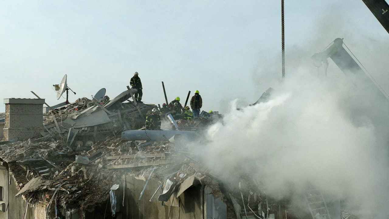 ترامب يبلغ أوروبا بقرار بوتين استكمال الحرب الأوكرانية.. ما الدلالات؟