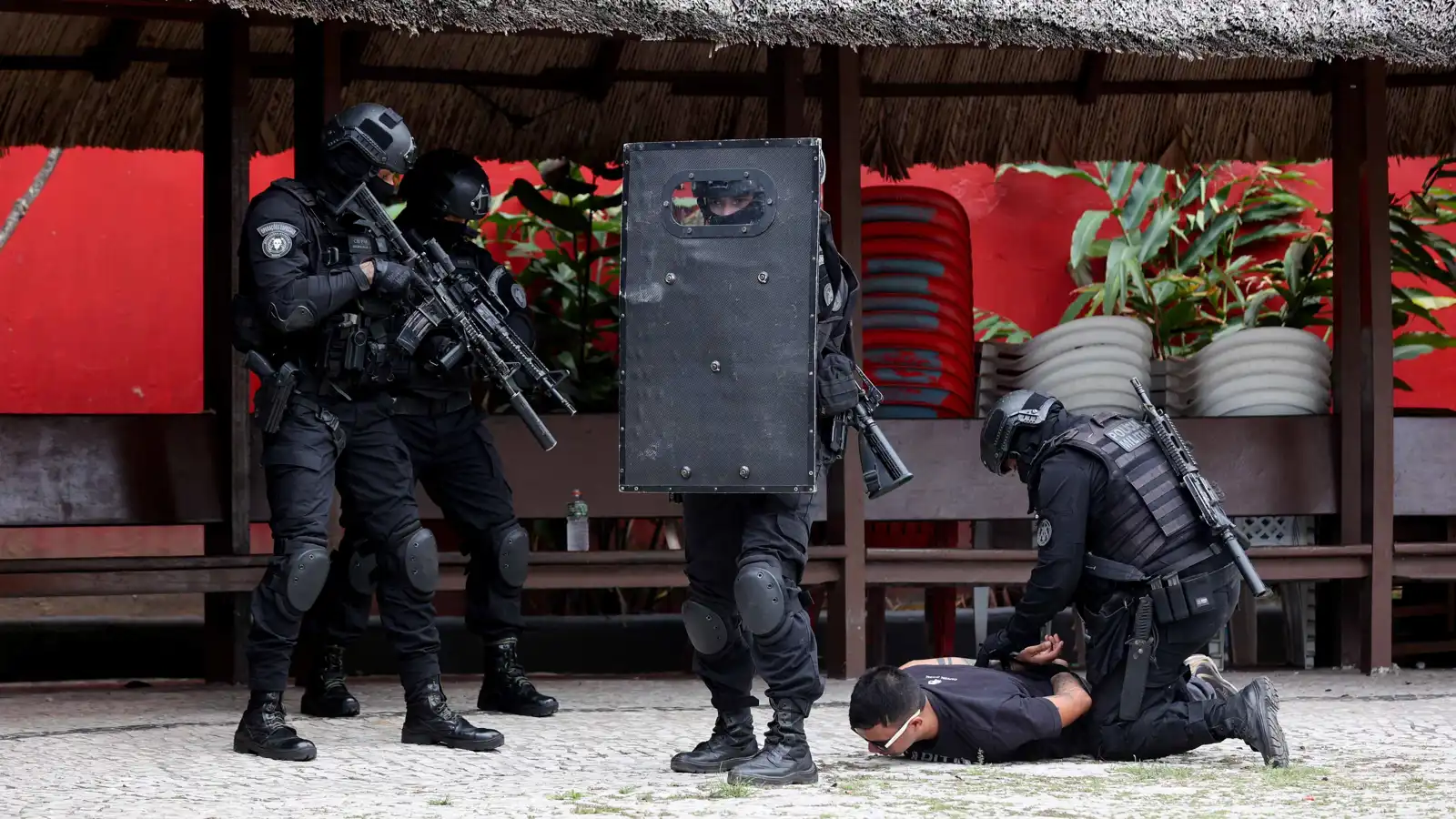 132 قتيلا خلال "أعنف عملية" ضد تجار المخدرات في البرازيل (فيديو)