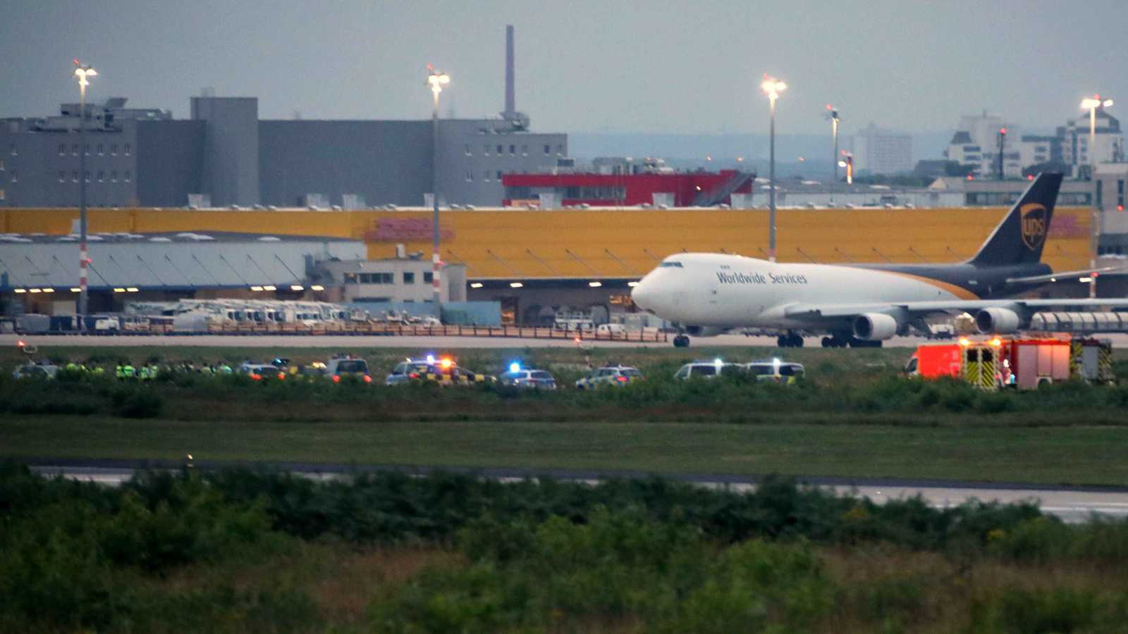 طائرة تهبط اضطراريًا في ألمانيا بسبب "سلوك امرأة"