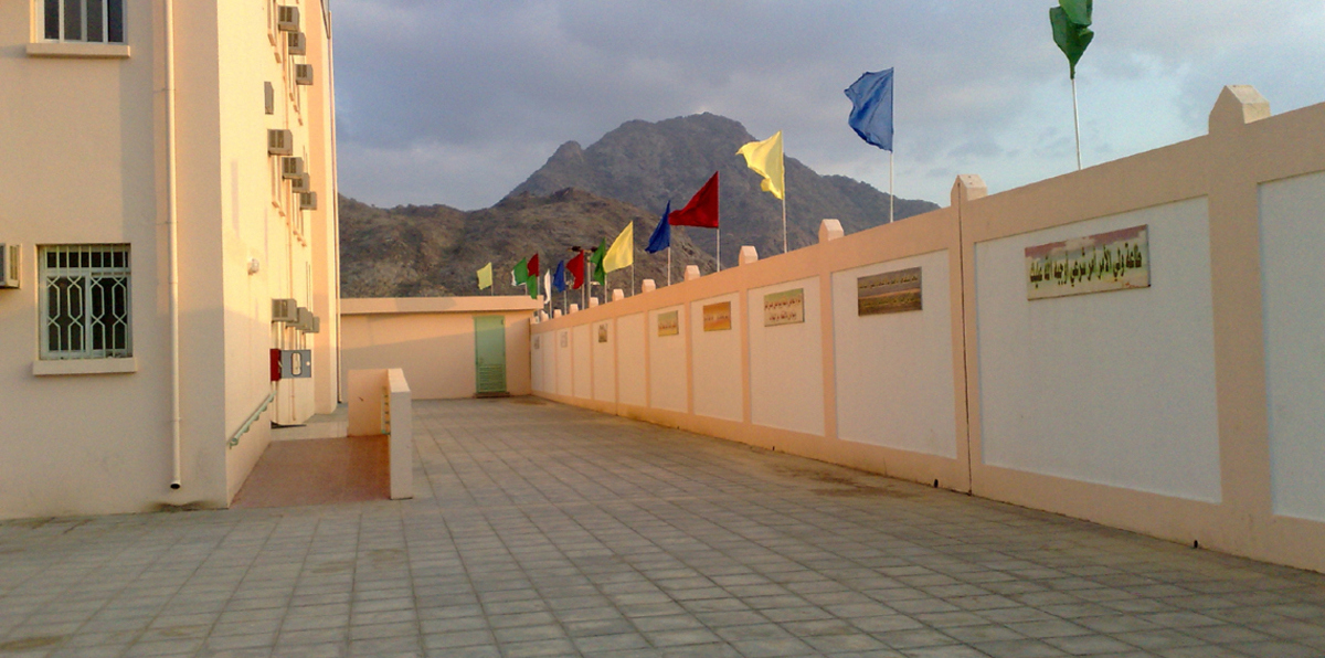 اختفاء الطالبة السعودية "طيبة" من أمام مدرستها في ظروف غامضة.. وصورة والدها تشعل مواقع التواصل