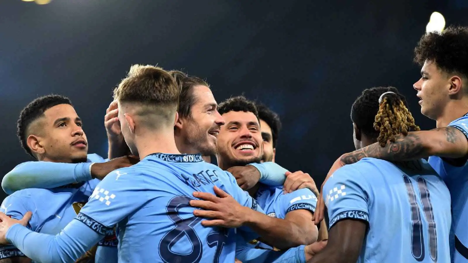 جناح مانشستر سيتي "يفجّر" صراعاً بين الهلال والأهلي ونيوم