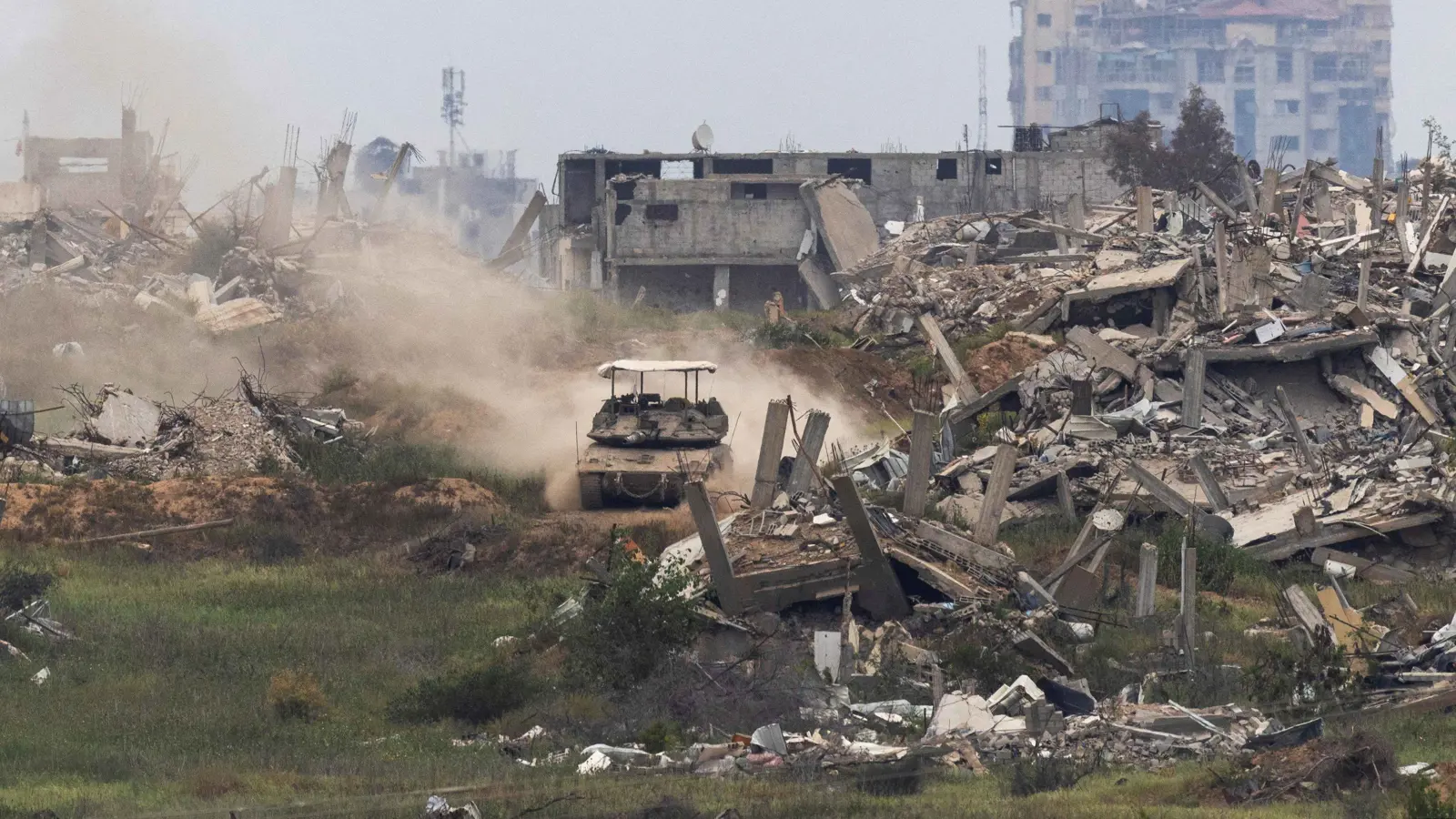 وول ستريت جورنال: إسرائيل تسيطر فعليا على ثلث قطاع غزة