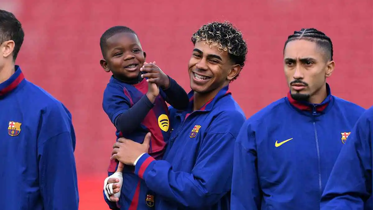 لا يفارقه في البيت والملعب.. من هو شقيق لامين يامال الأصغر؟