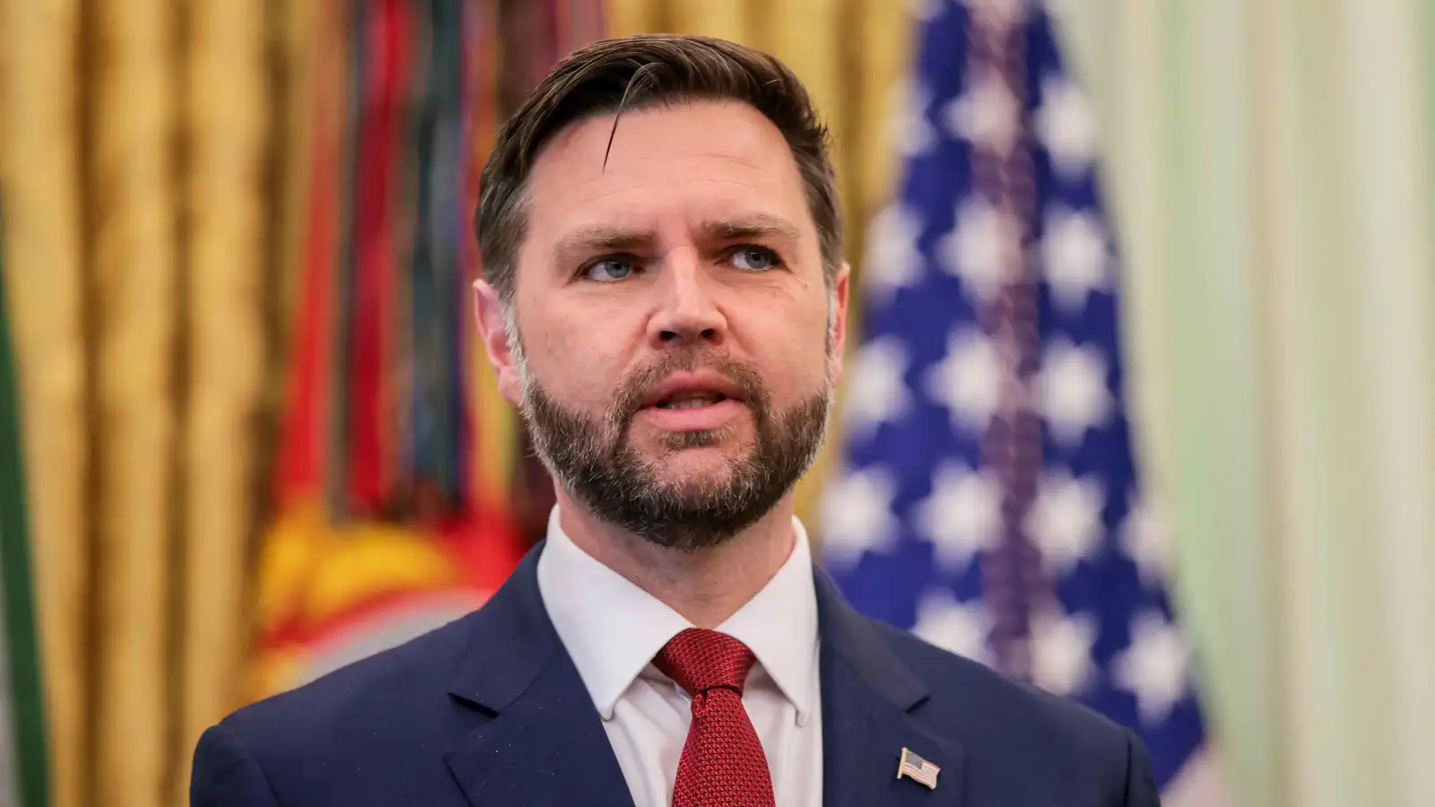 "ذا أتلانتك": فانس يشكك بتقييمات البنتاغون للحرب في إيران