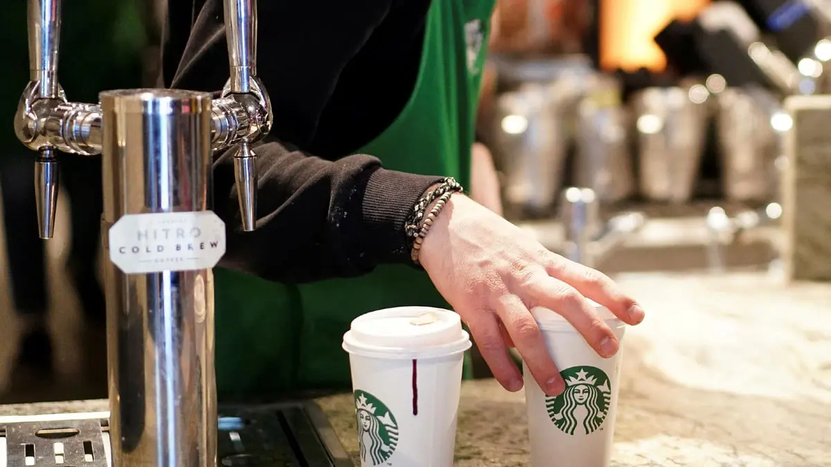 البن السعودي يكتسب شهرة عالمية بعد توجه مقاهي ستاربكس نحوه (فيديو)