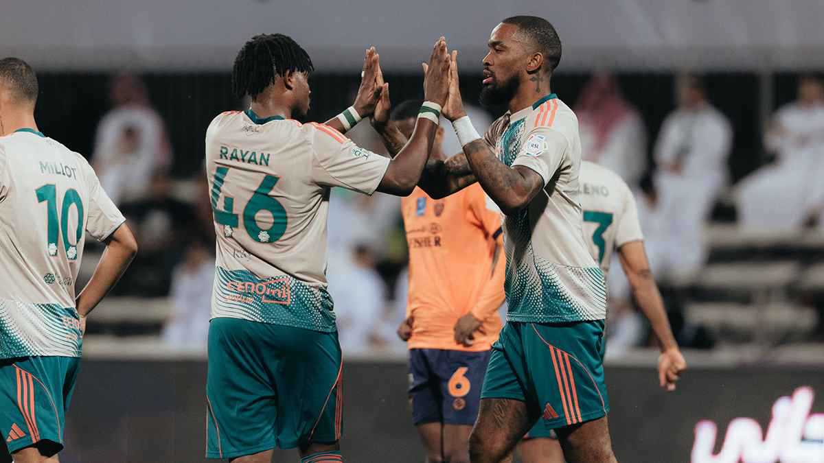 محرز ويايسله وتوني.. الأهلي السعودي يشن هجومًا على حكام مباراة الفيحاء 