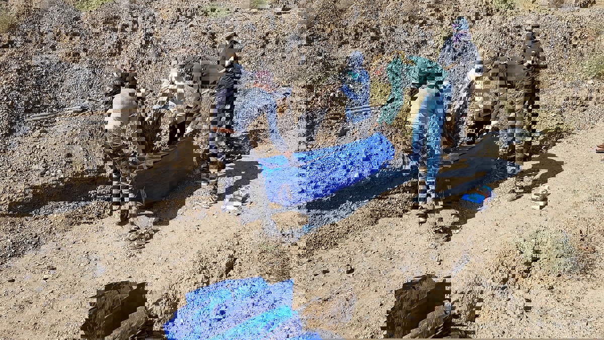 العثور على 200 جثة على الأقل في مقبرة جماعية بالرقة السورية