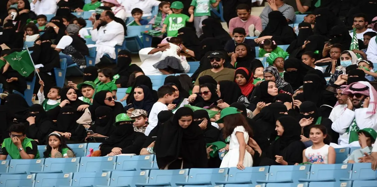 ماذا قال السعوديون عن قرار السماح للنساء بدخول الملاعب؟ ‎
