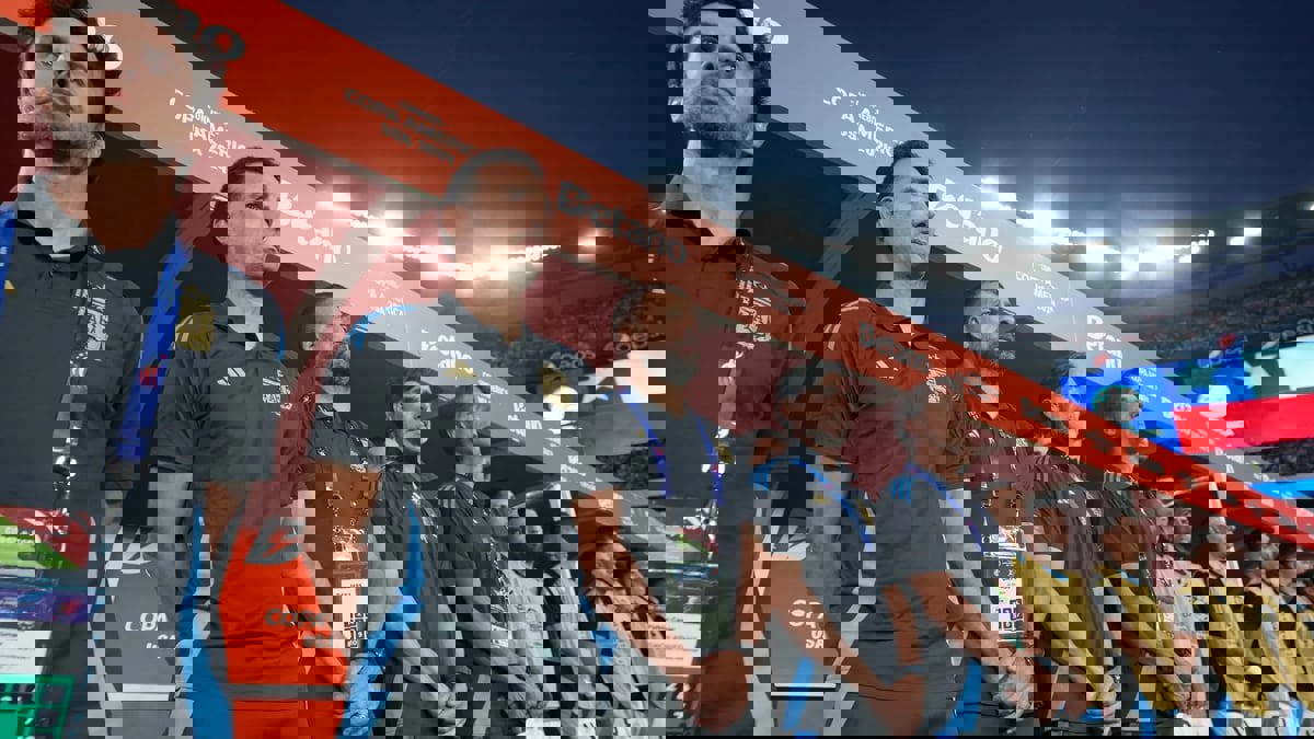 لن يتمكنا من الجلوس على مقاعد البدلاء.. إيقاف مدربي الأرجنتين وتشيلي 