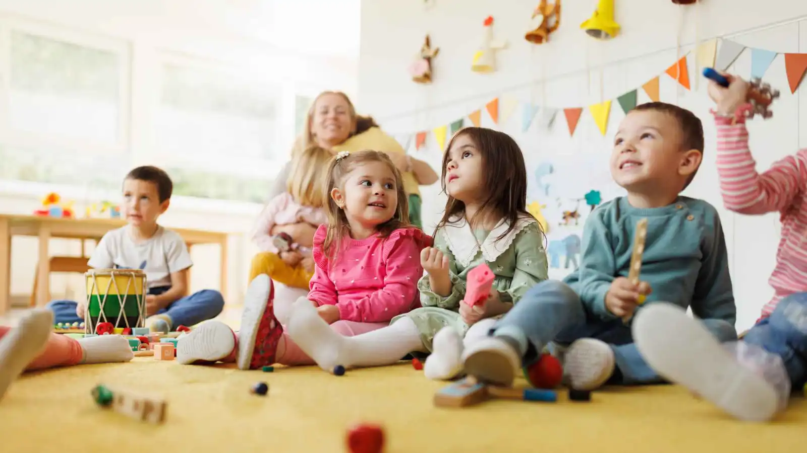 إغلاق حضانة بعد وفاة رضيع قُيد جسدياً أثناء النوم