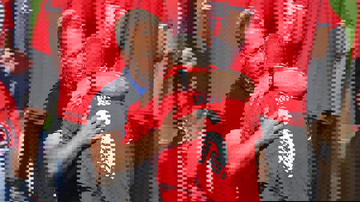 مدرب بايرن ميونخ يثير الجدل بشأن مستقبل تياغو ألكانتارا