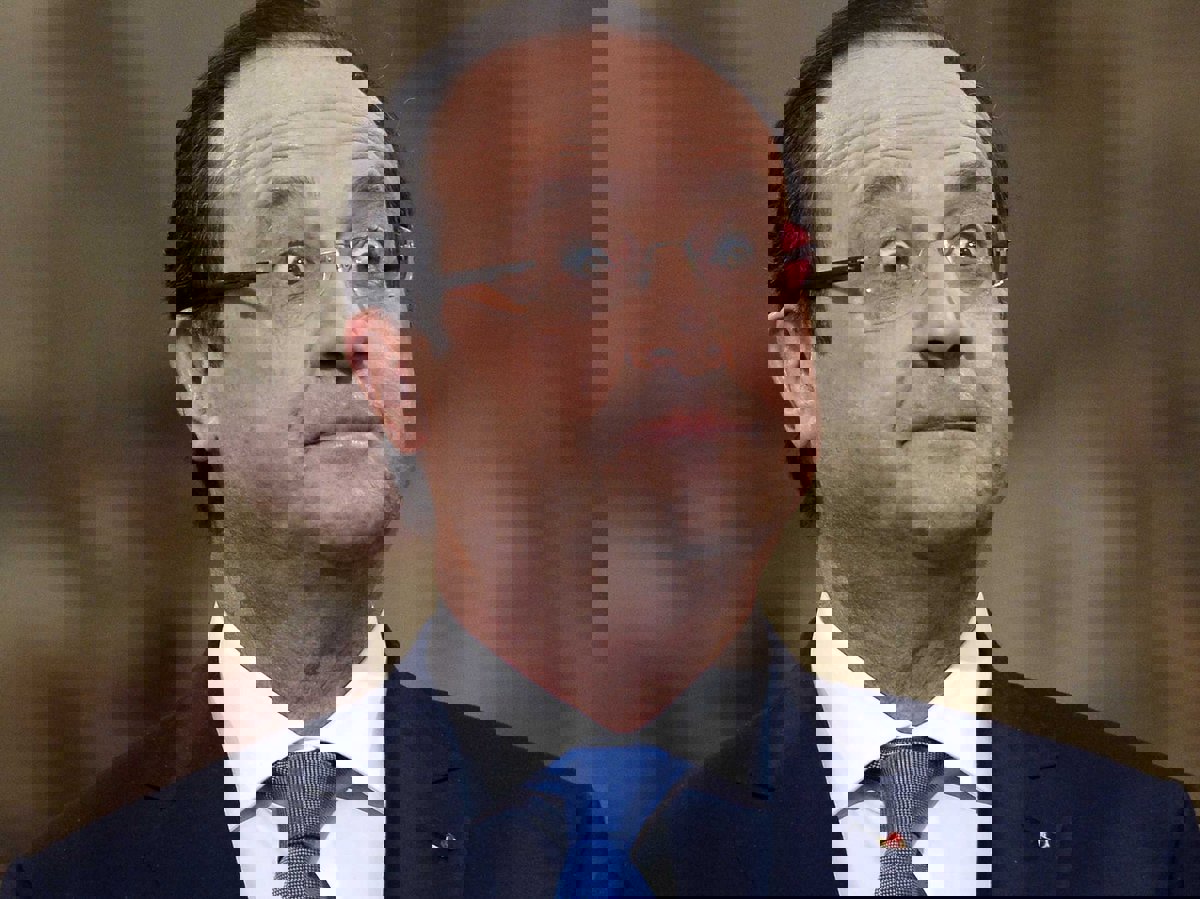 فرانسوا أولاند يفوز بجائزة "الكوميديا السياسية" لعام 2017