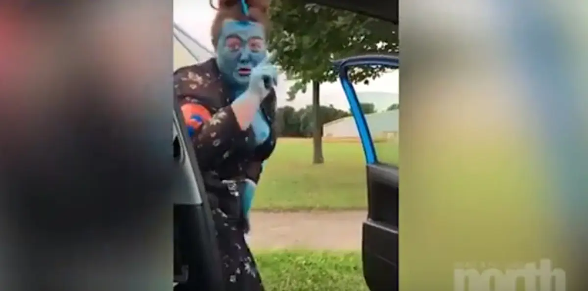 "بيبي شارك"... سيدة تشعل الإنترنت بـ"تحدّ جديد" يشبه كيكي (فيديو)