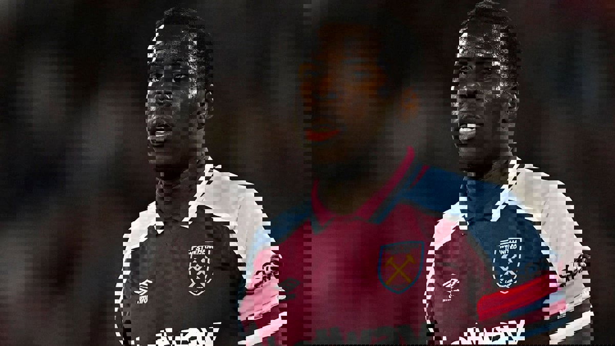 مدرب وست هام يدافع عن قرار إشراك كيرت زوما بعد أزمة ركل اللاعب قطته