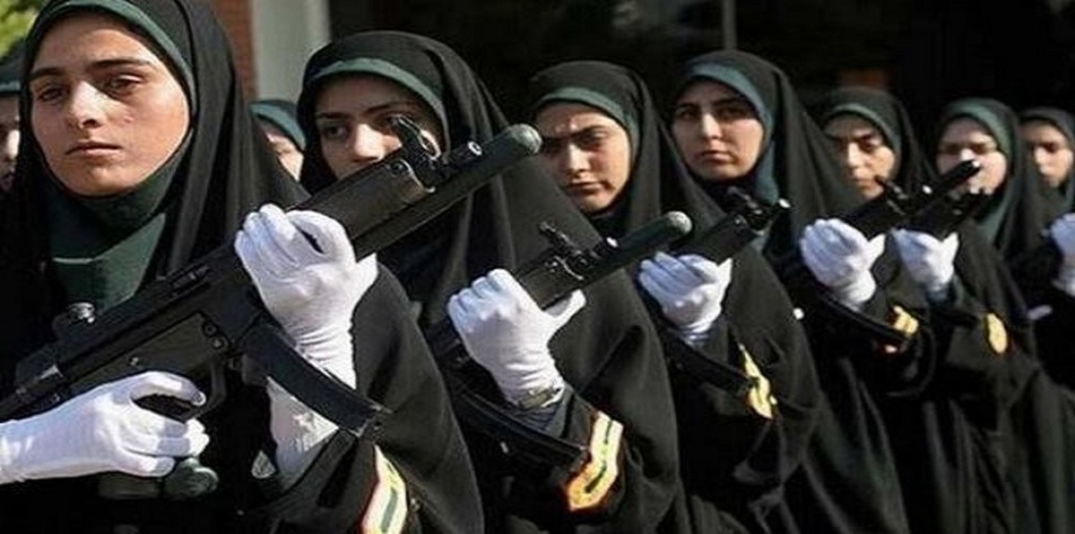 للمرة الأولى.. إيران تستخدم النساء لحماية المسؤولين (صور)