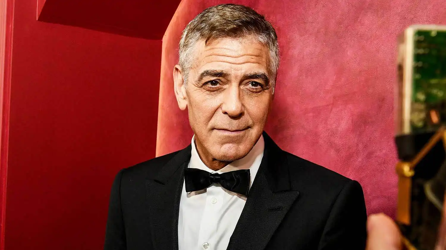 جورج كلوني: استبدال جو بايدن بكامالا هاريس كان "خيارا خاطئا"