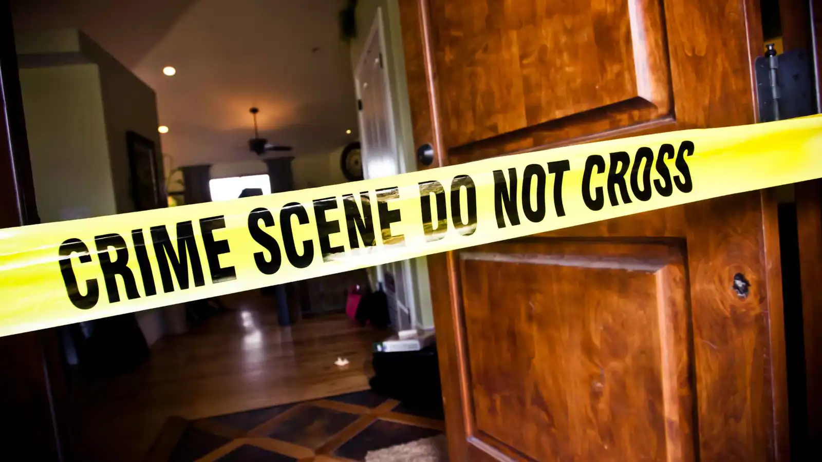 "جريمة مروعة".. أب يقتل طفلته خنقا ثم ينتحر