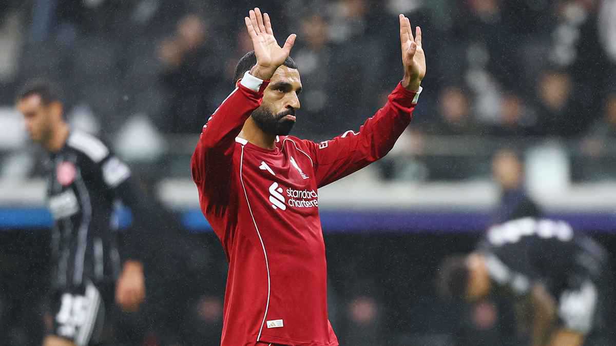 أناني.. لقطة لمحمد صلاح تفجر غضب جمهور ليفربول أمام آينتراخت فرانكفورت (صور)