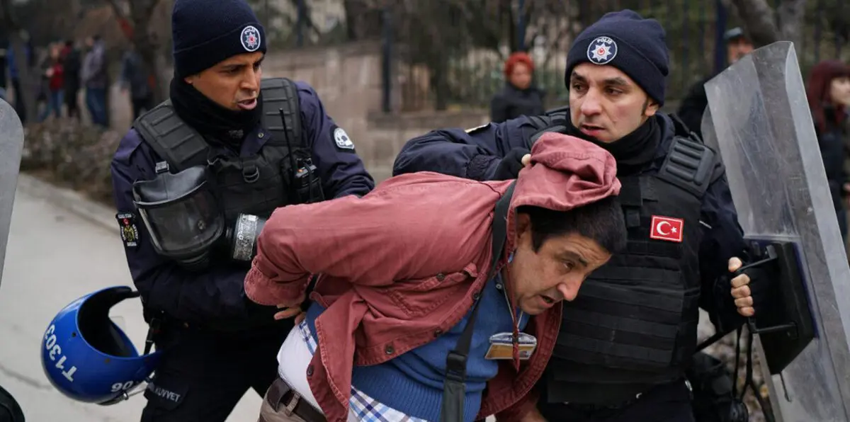 تقرير: أردوغان يسعى إلى فرض حالة الطوارئ بشكل دائم في تركيا