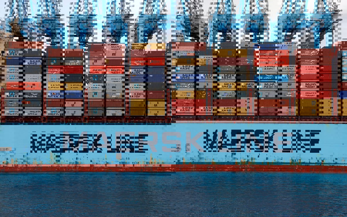 رغم هجمات ميليشيا الحوثي.. ميرسك ترفع توقعاتها لأرباح العام