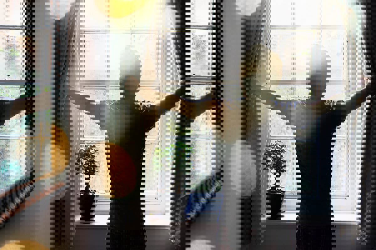 5 أعراض صباحية تدل على تعرضك لمخلفات "حمى القش" أثناء نومك