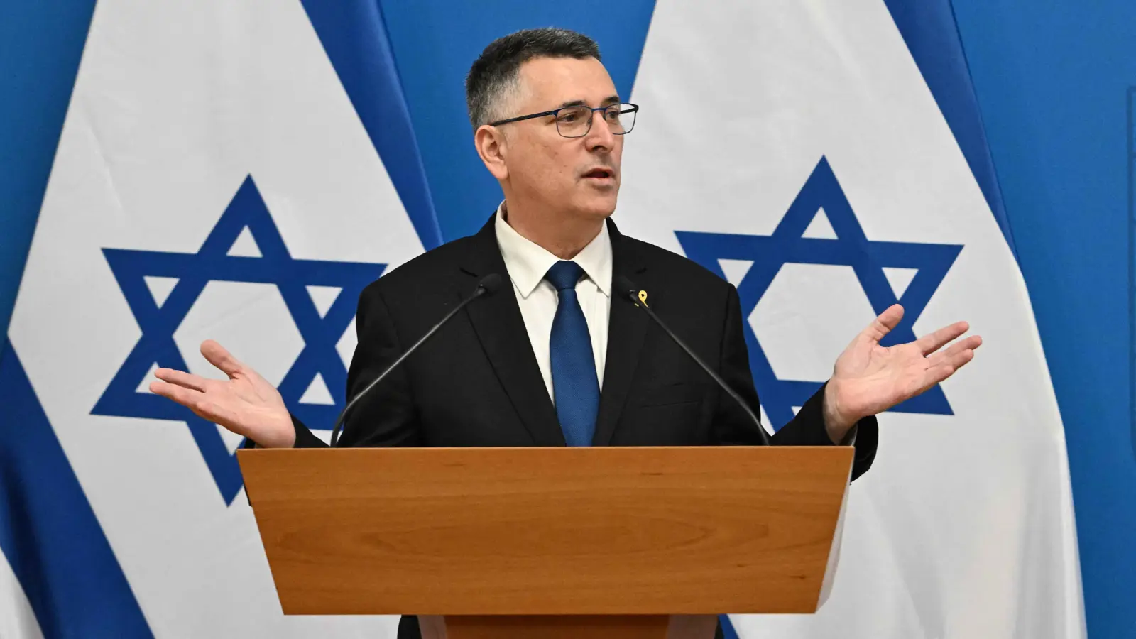 "ليس لدينا تفاصيل".. ساعر يعلق على خطة ترامب لغزة