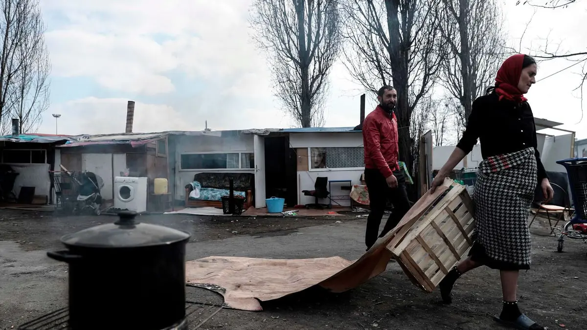 "لوفيغارو": إخلاء مدينة "الصفيح" في فرنسا من البلغاريين والغجر 