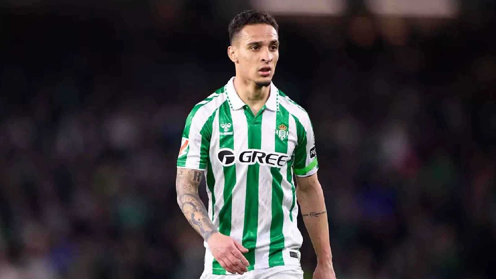 أنطوني يكشف سبب فشل مفاوضات رحيله إلى بايرن ميونخ