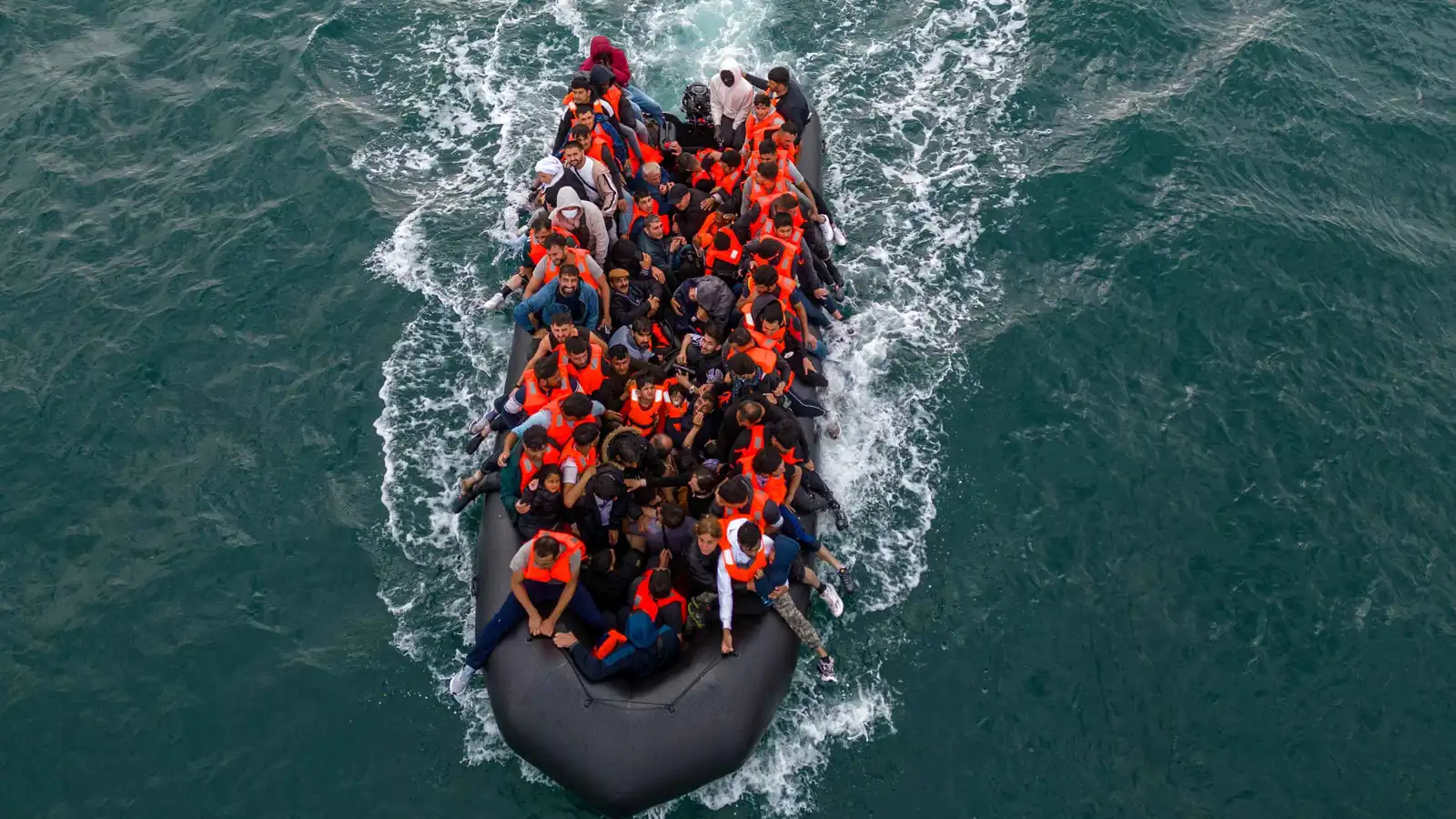 "ابتزاز دبلوماسي".. كيف أصبحت مكافحة الهجرة معيارا للكفاءة في بريطانيا؟