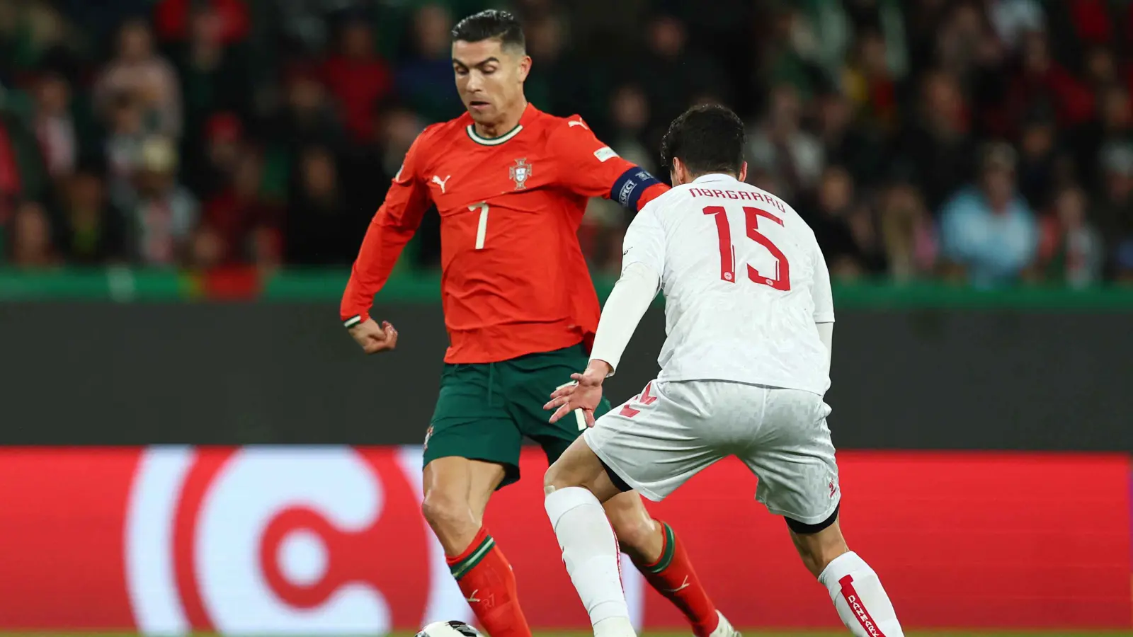 أسطورة منتخب هولندا.. كريستيانو رونالدو أعظم لاعب كرة قدم في العالم