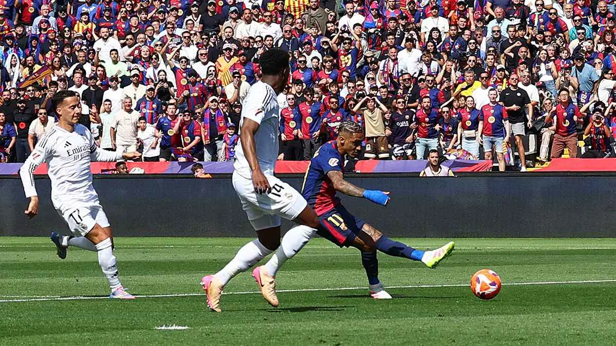 خطأ فادح وتقييم كارثي لفاسكيز أمام برشلونة (صور)