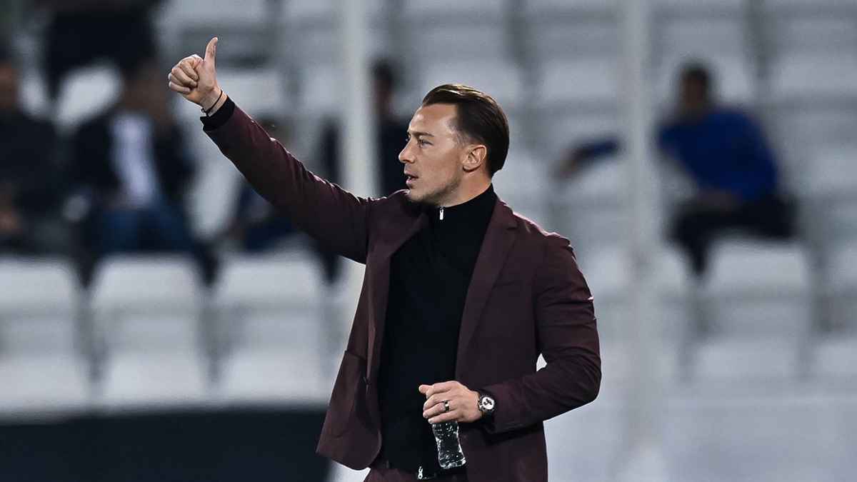 يايسله يعلق على تقارير رحيله.. ومفاوضات الأهلي السعودي لضم فينيسيوس جونيور