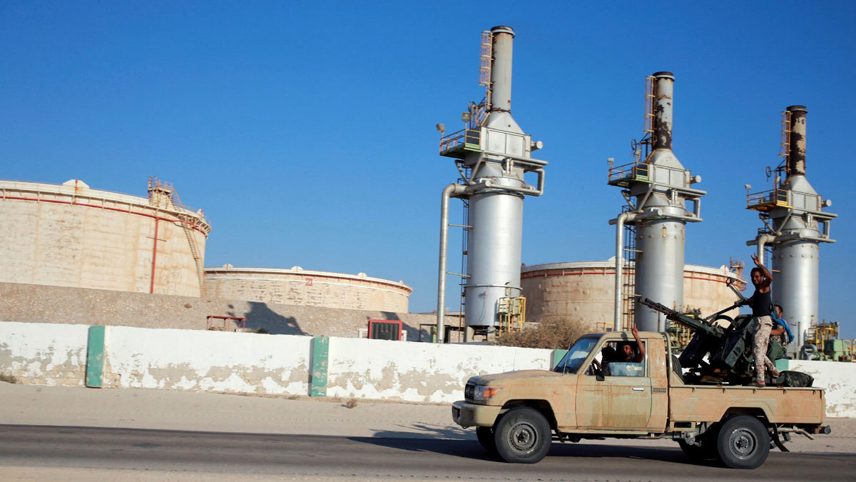 شيخ قبيلة: مستمرون بإغلاق حقول النفط حتى خروج تركيا من ليبيا