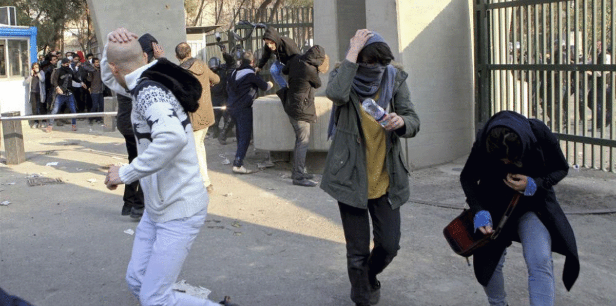 انتحار متظاهر إيراني في سجن بالعاصمة طهران