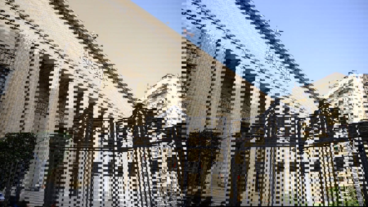 حبس مصرية تنمرت على طفلين أجنبيين وأمرتهما بغسل قدميها