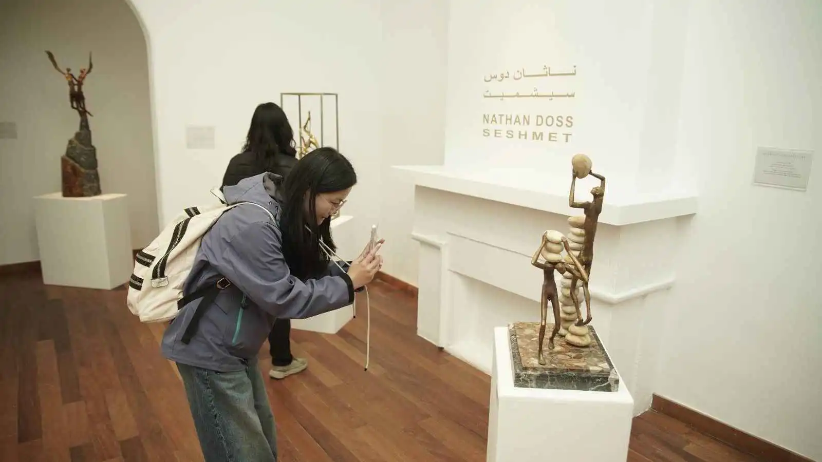 أسطورة وتاريخ.. معرض لـ"ناثان دوس" في القاهرة (صور)