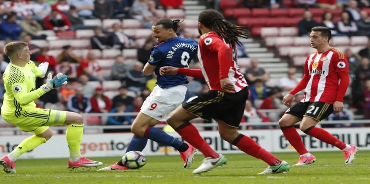 مانشستر يونايتد يهزم سندرلاند ويتقدم في ترتيب الدوري الإنجليزي