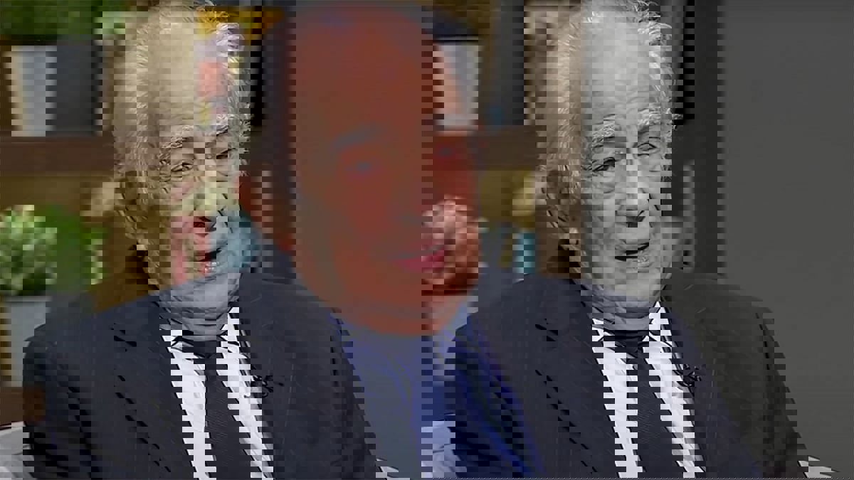 ما حقيقة مرور رشوان توفيق بضائقة مالية؟