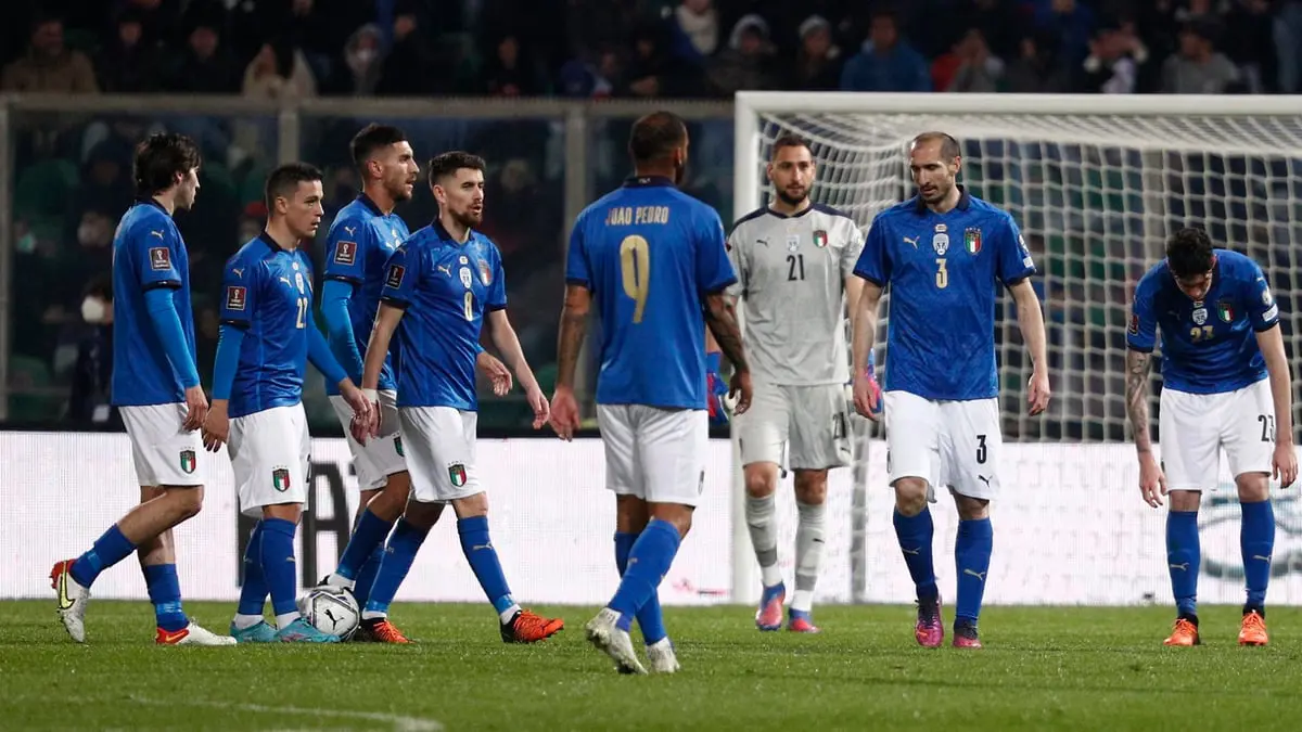 "إلى الجحيم".. صدمة في الصحف بعد فشل منتخب إيطاليا في التأهل إلى كأس العالم 2022