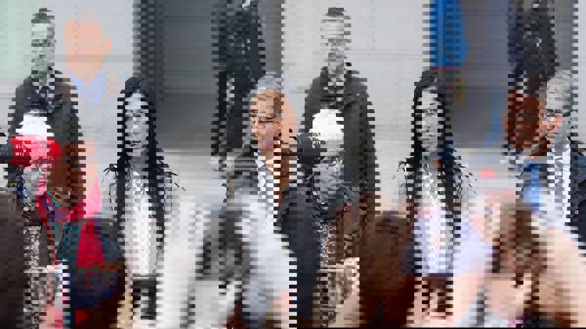 جيني هيرموسو تدلي بشهادتها أمام المحكمة بشأن قبلة روبياليس