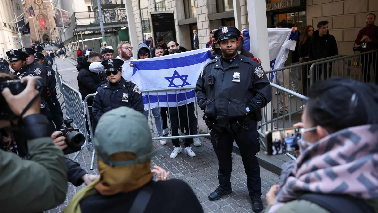 بعد تجدد حرب غزة.. إسرائيل تحدد "نقاط الخطر" في العالم