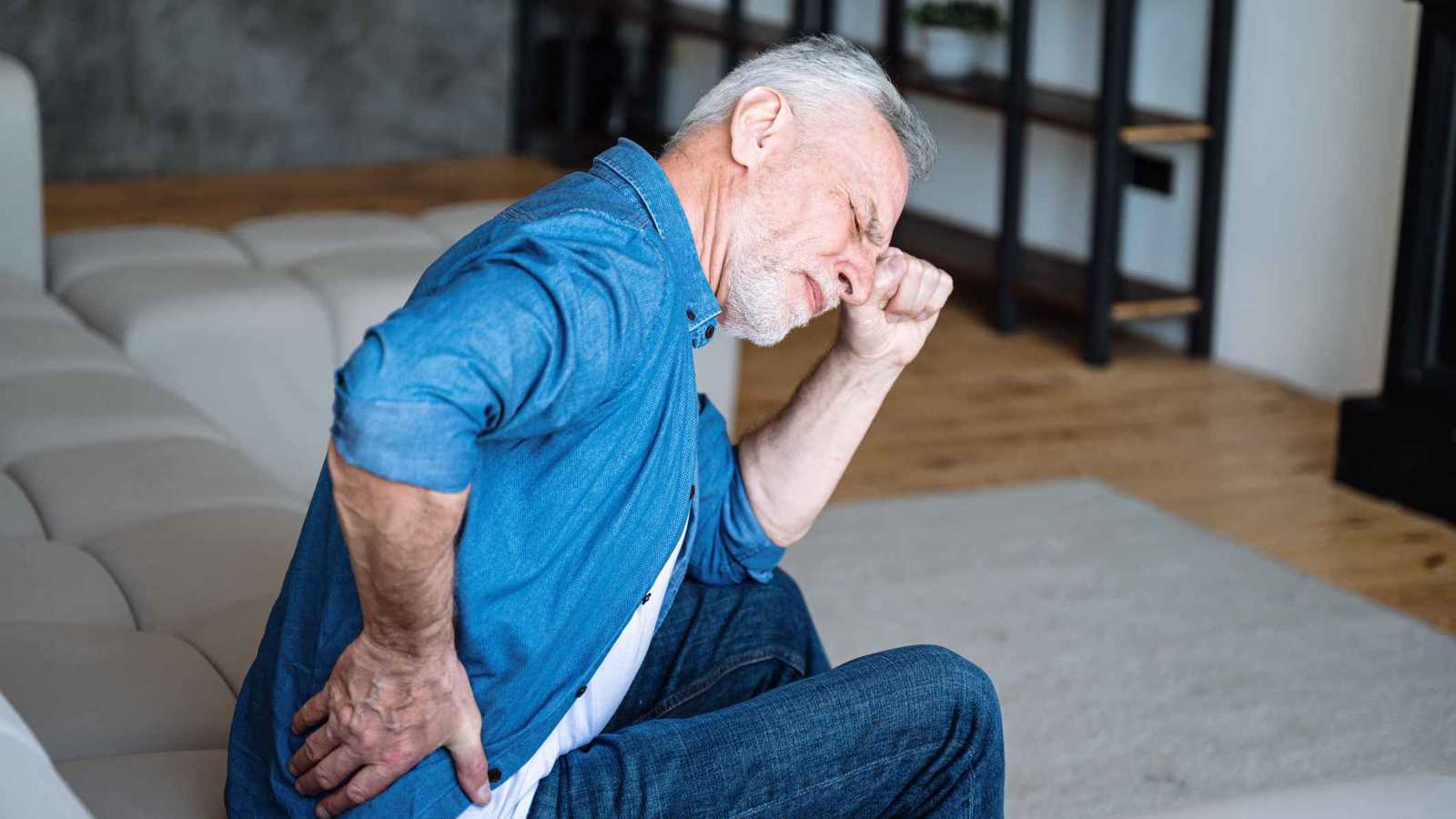 آلام الظهر المستمرة قد تكشف عن سرطان الرئة