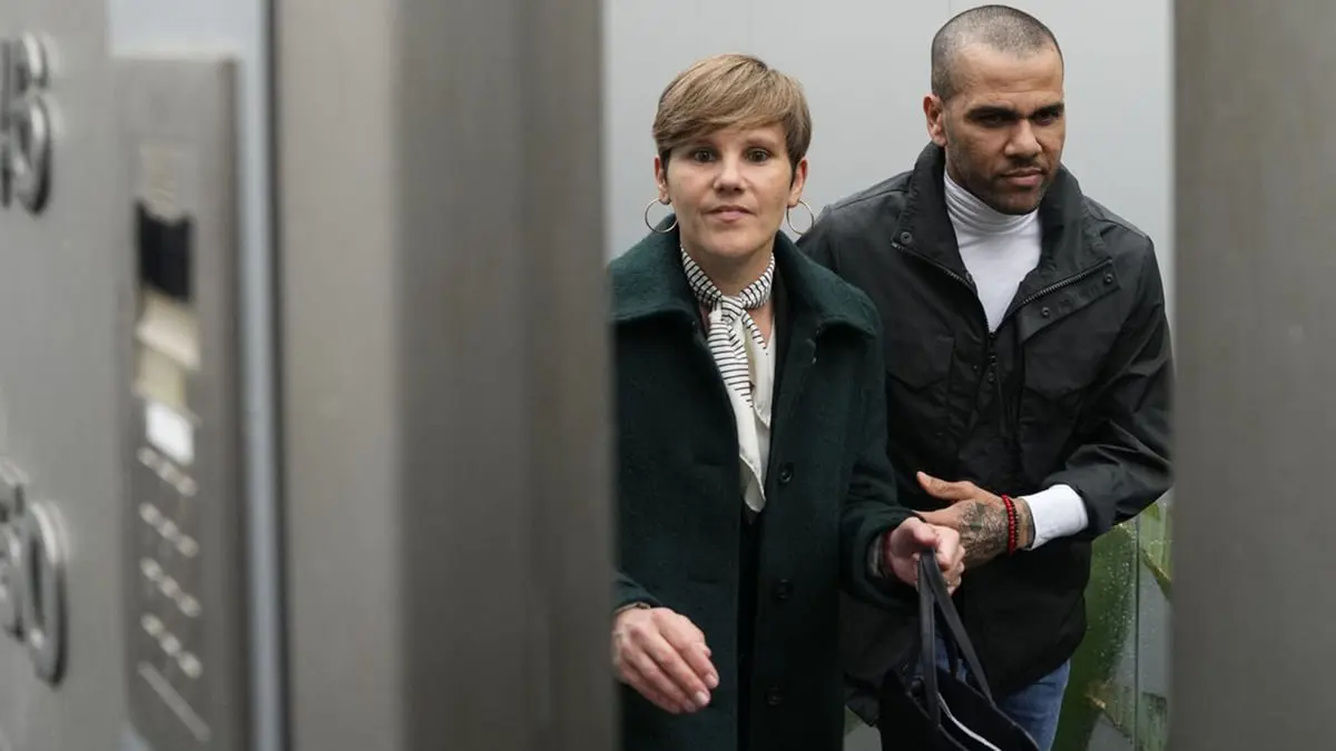 بعد حريته.. ألفيس يطلب البرغر