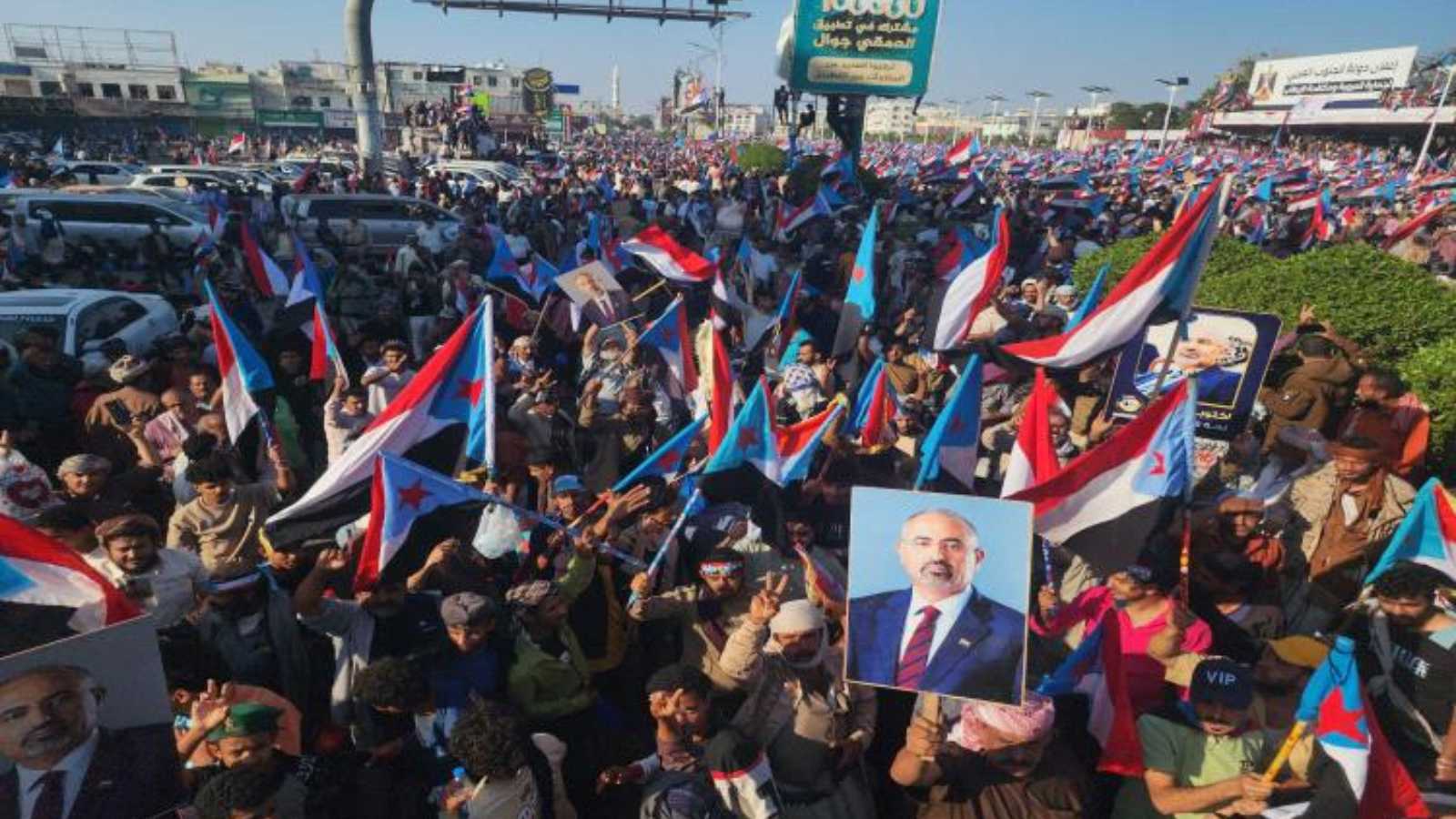 آلاف الجنوبيين في اليمن يجددون دعمهم لعيدروس الزبيدي (صور وفيديو)