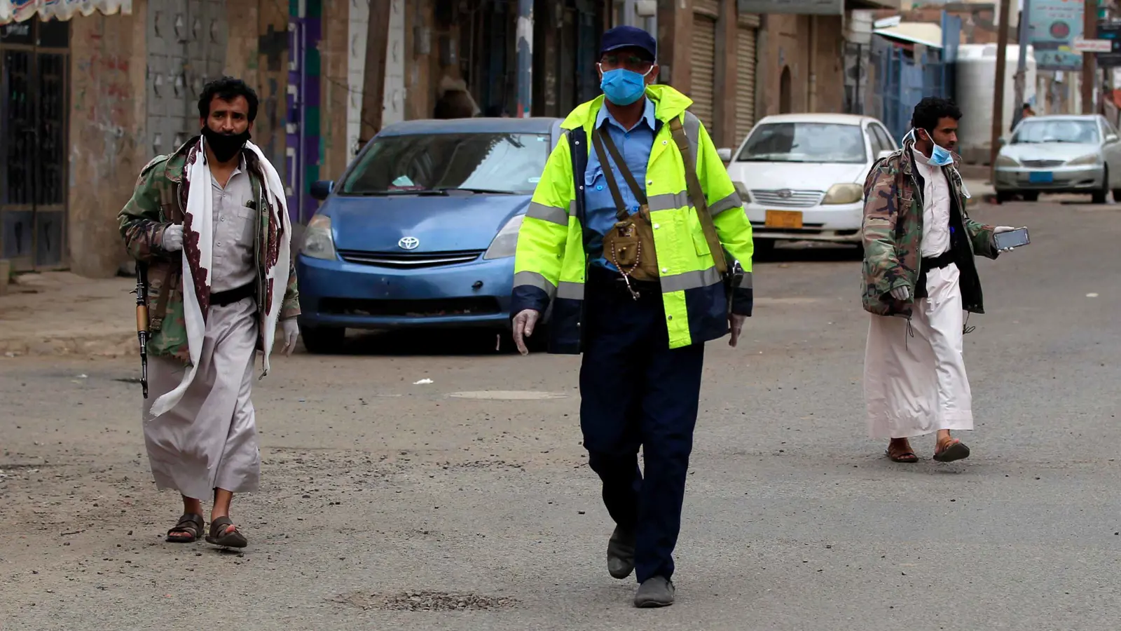 توثيق اعتداءات لقيادات حوثية على مواطنين يمنيين (فيديو)