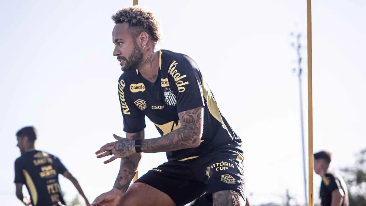 نيمار يقدم "تضحية خطيرة" لإنقاذ سانتوس