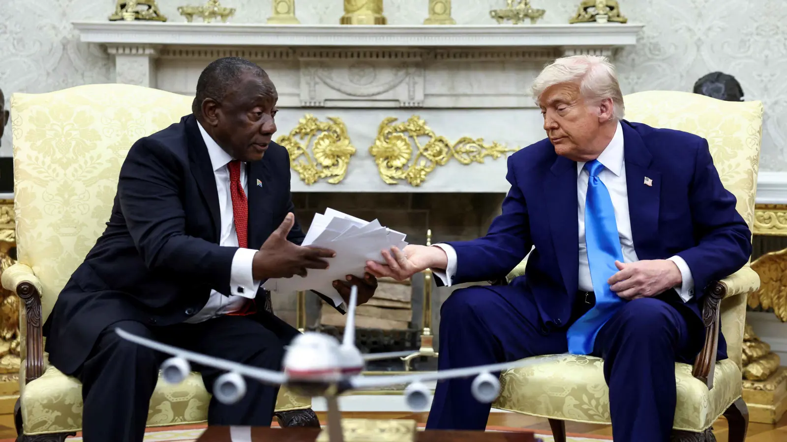 وسط تدهور العلاقات.. ترامب ورئيس جنوب أفريقيا "وجهاً لوجه"